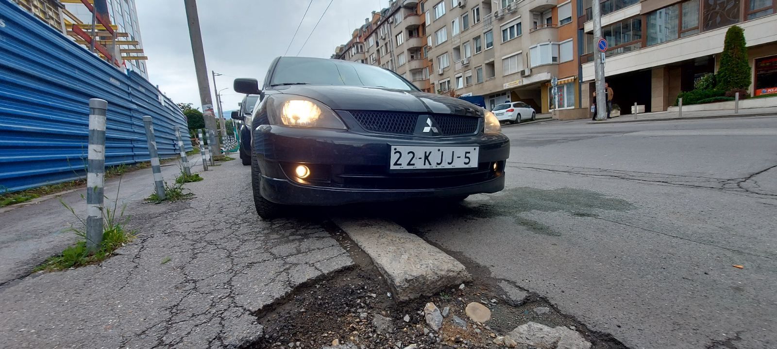 Продавам Мицубиши Лансер