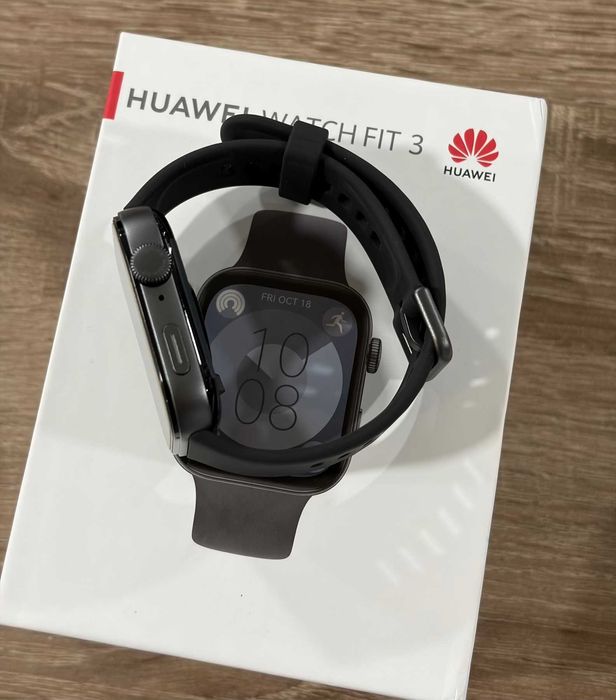 Смарт часовник HUAWEI WATCH FIT 3