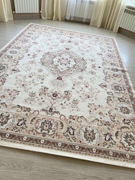 Ковер шелковый б/у в отличном состоянии