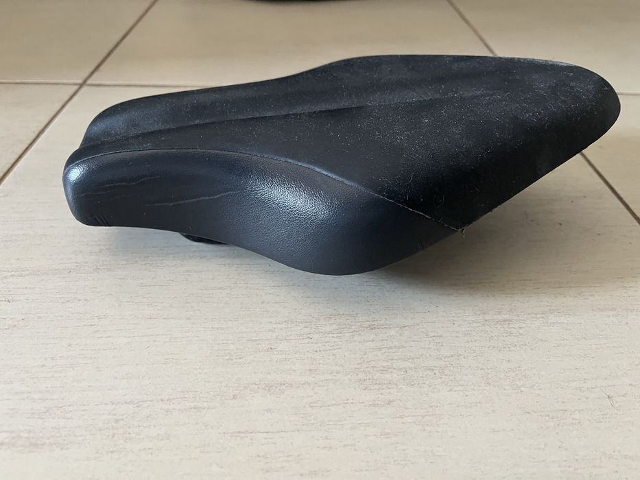 Șa transiro fizik cu șine din carbon. Foarte comodă pentru full