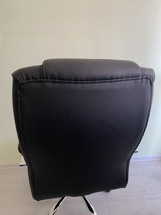 Президентски офис стол Carmen 6506-1 черен LUX