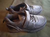 Обувь на мальчика кроссовки ботинки сапоги 28-29 рр