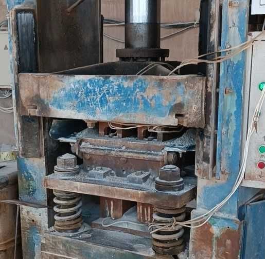 Гидравлический пресс П474. ва огнеупор ғишт ишлаб чиқариш ускуналари