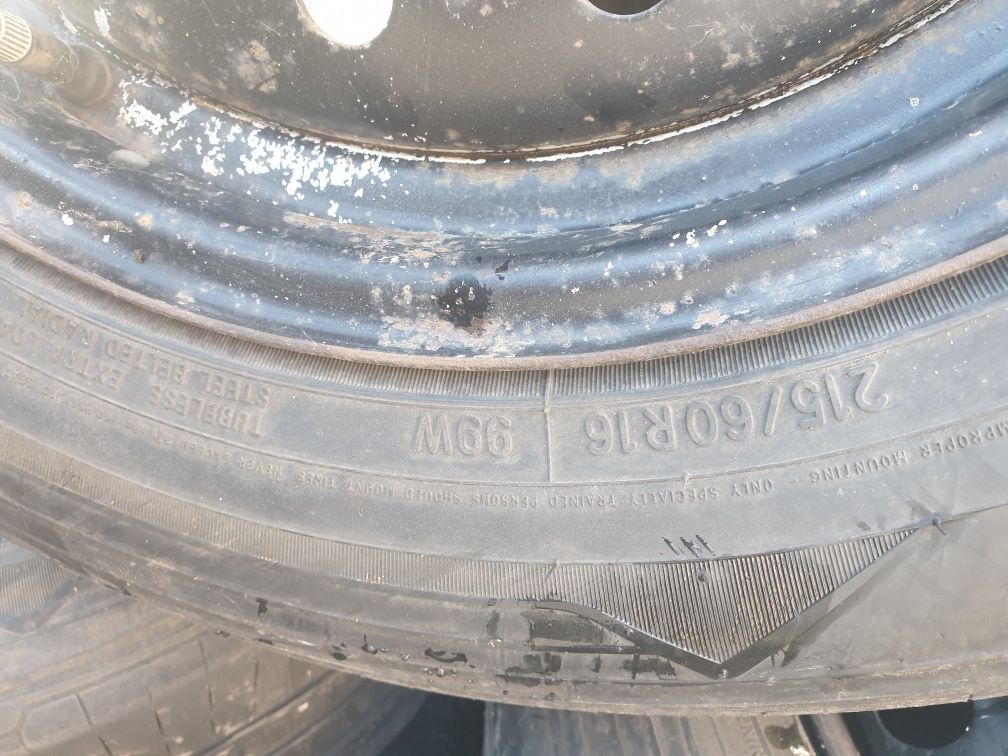 Продам летние шины Японский бренд Nitto с дисками , размер 215 /60 r16