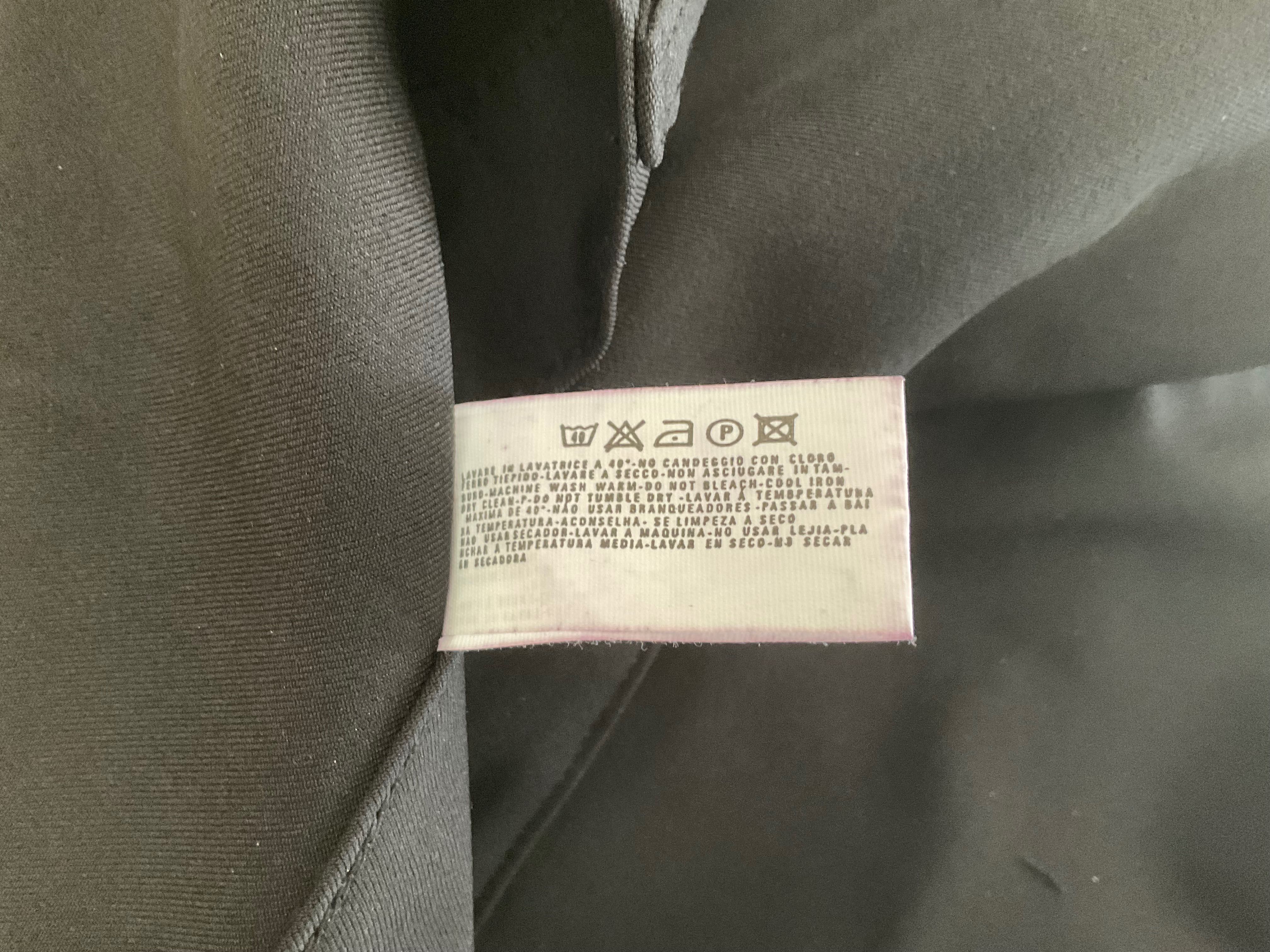 Дънки Armani, J33, Милано, Италия.