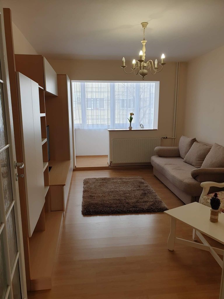Vând canapea extensibila  in stare buna