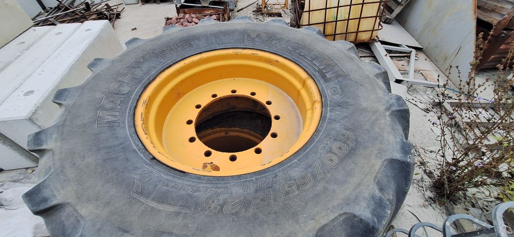 Джанти  18 w 28 с 12  болта и с гуми , свалени от Liebherr