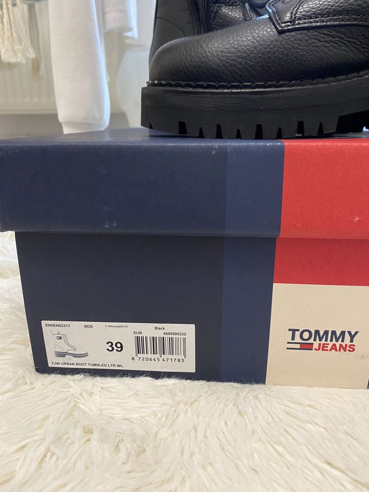 Ghete Tommy Hilfiger noi