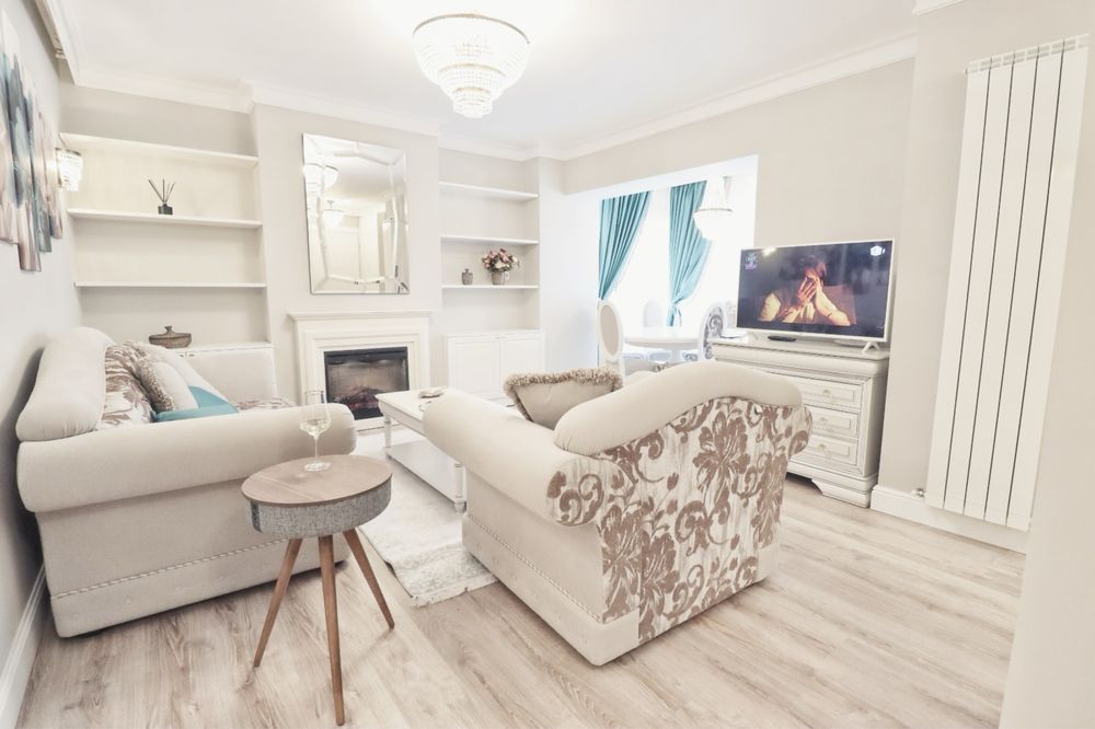 PROPRIETAR INCHIRIEZ apartament cu 3 camere parter  si gradina