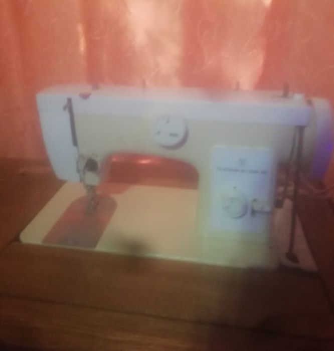 Продам швейную машинку Чайка 132 М