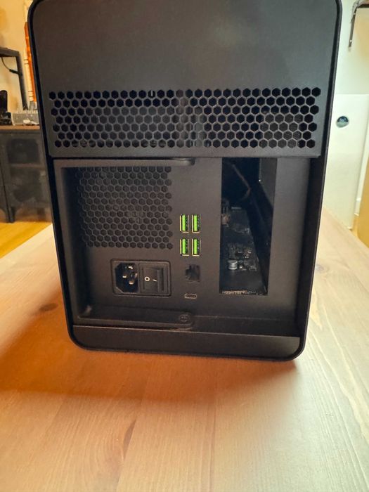 eGPU Enclosure - Razer Core X Chroma– stare impecabilă
