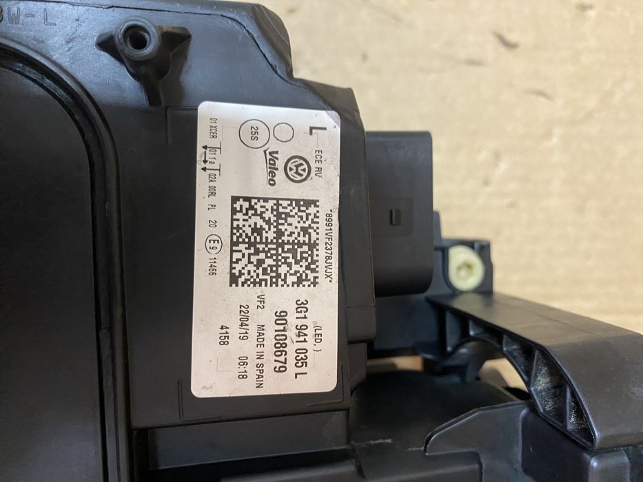 far stanga volkswagen passat b8 full led