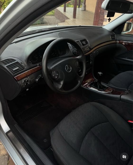 Ofer servicii de curatenie pentru tapiterii /covoare /interioare auto