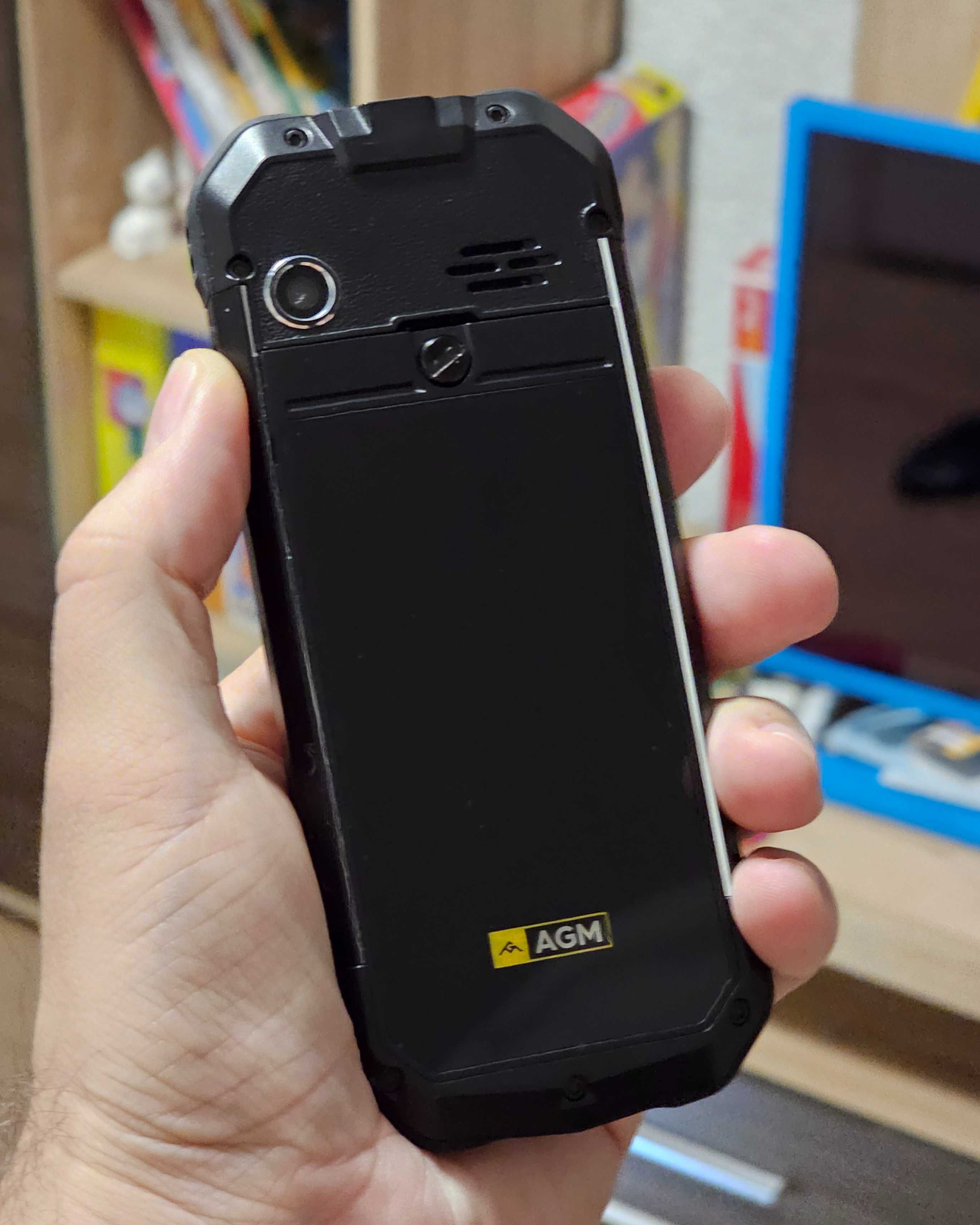 Бутонен защитен телефон AGM M3 с IP68