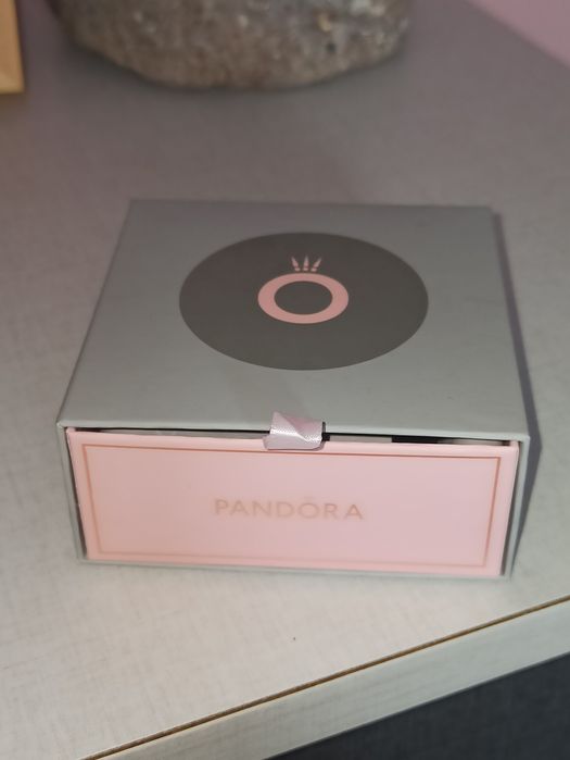 Pandora гривна със закопчалка love