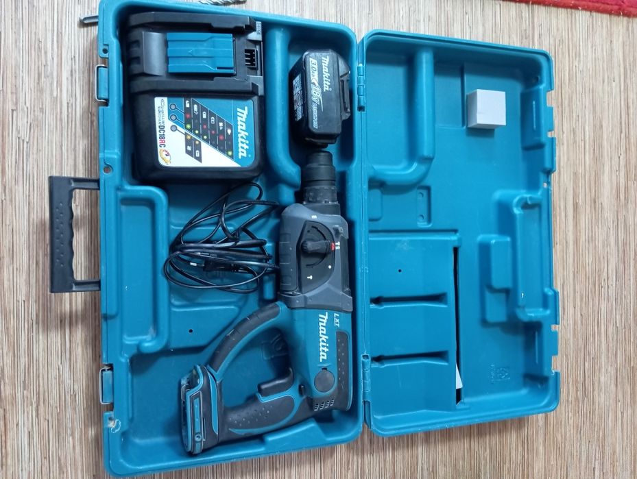 Перфоратор Makita DHR202RF