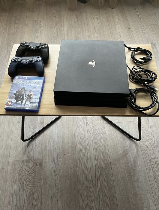 PlayStation 4  Merge perfect îl vând pentru că plec în  altă țară