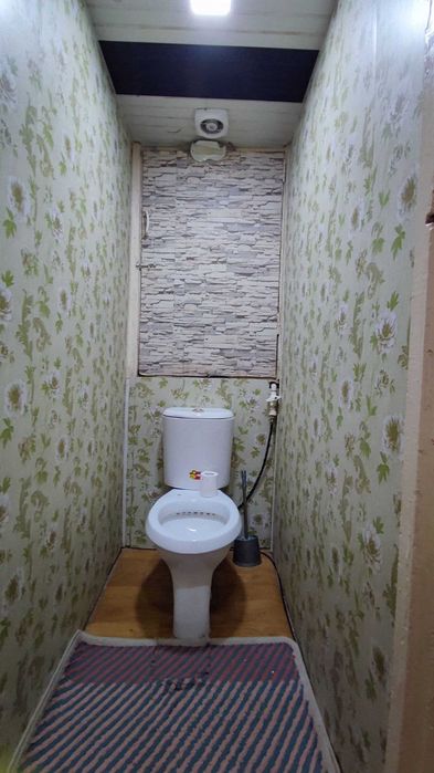 Продаётся недорого 1комнатная с удобствами.