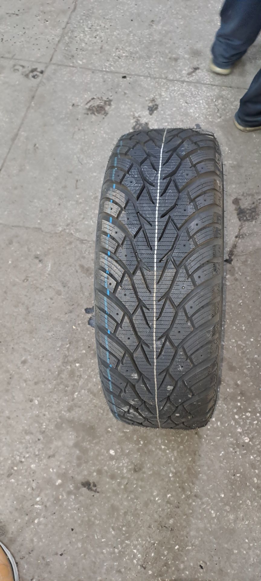 POWERTRAC Snowmarch Stud 205/55 R16