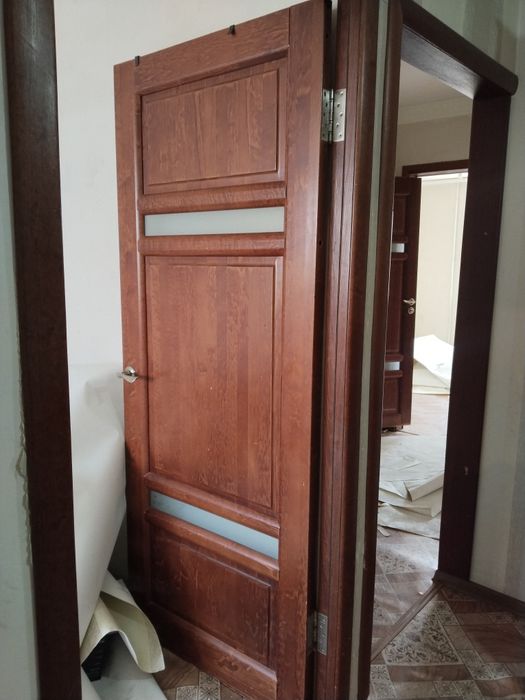 Продам межкомнатные двери,шкаф, холодильник