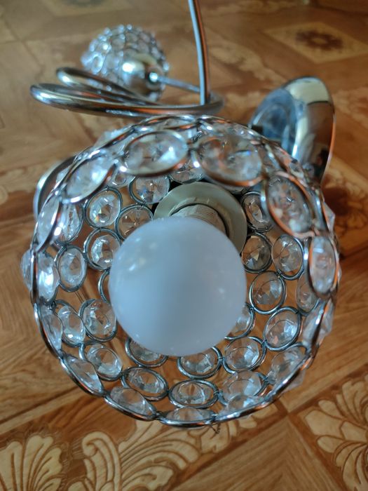 Продам люстру подходит для кухни ,так и для комнаты.