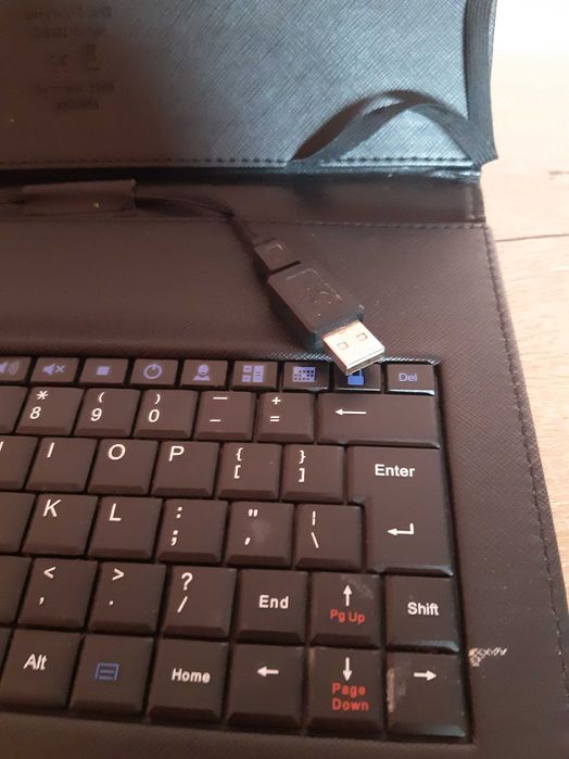 Калъф (кожен) за таблет с клавиатура