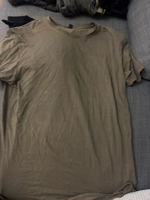 9 чифта тениски