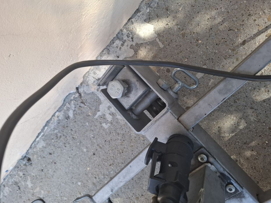 Suport 2 biciclete pentru carlig de remorcare cu instalatie electrica