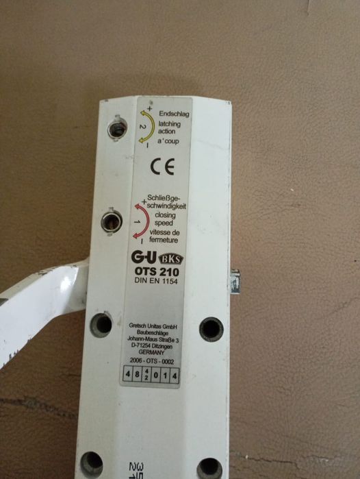 Доводчик двери в рабочем