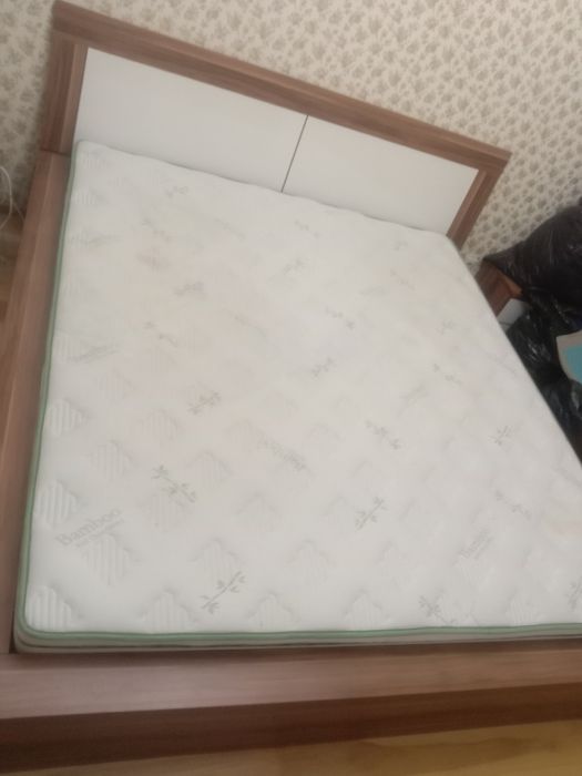 Продам спальный гарнитур