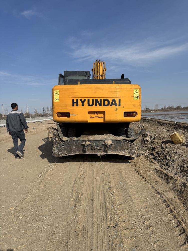 Ekskavator Hyundai 200 w - 7  ковш 1.2 куб