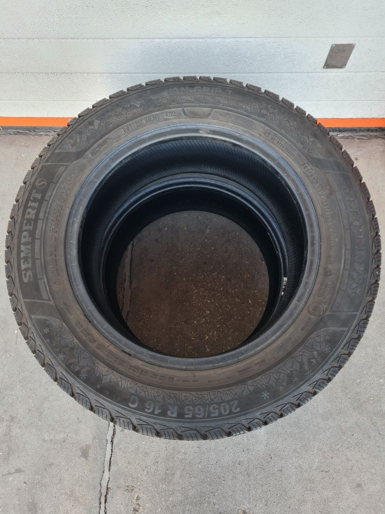 Зимни гуми за Бус 2 броя SEMPERIT VanGrip3 205 65 R16C дот 4222