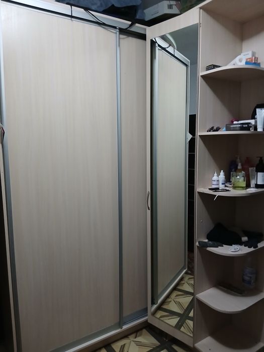 Продам шкаф угловой