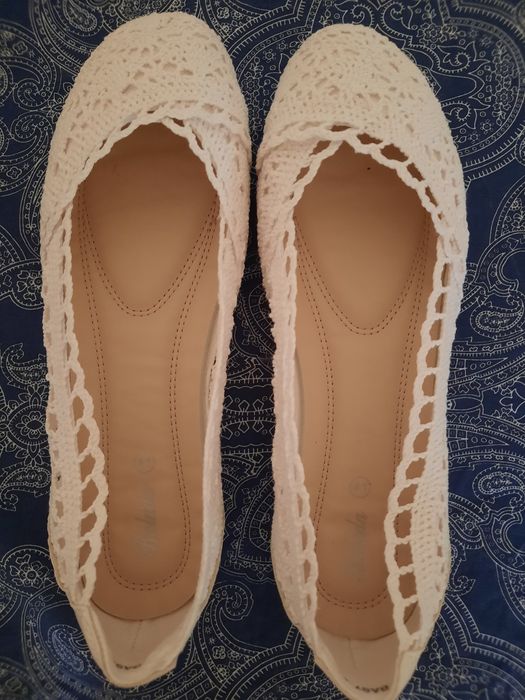 Balerini albi dantela