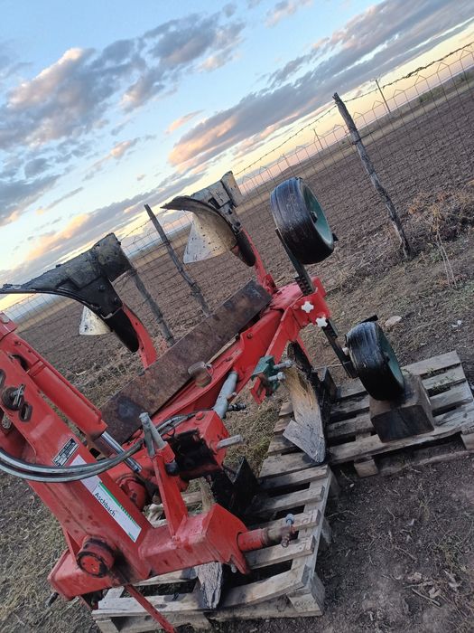 Vând plug reversibil