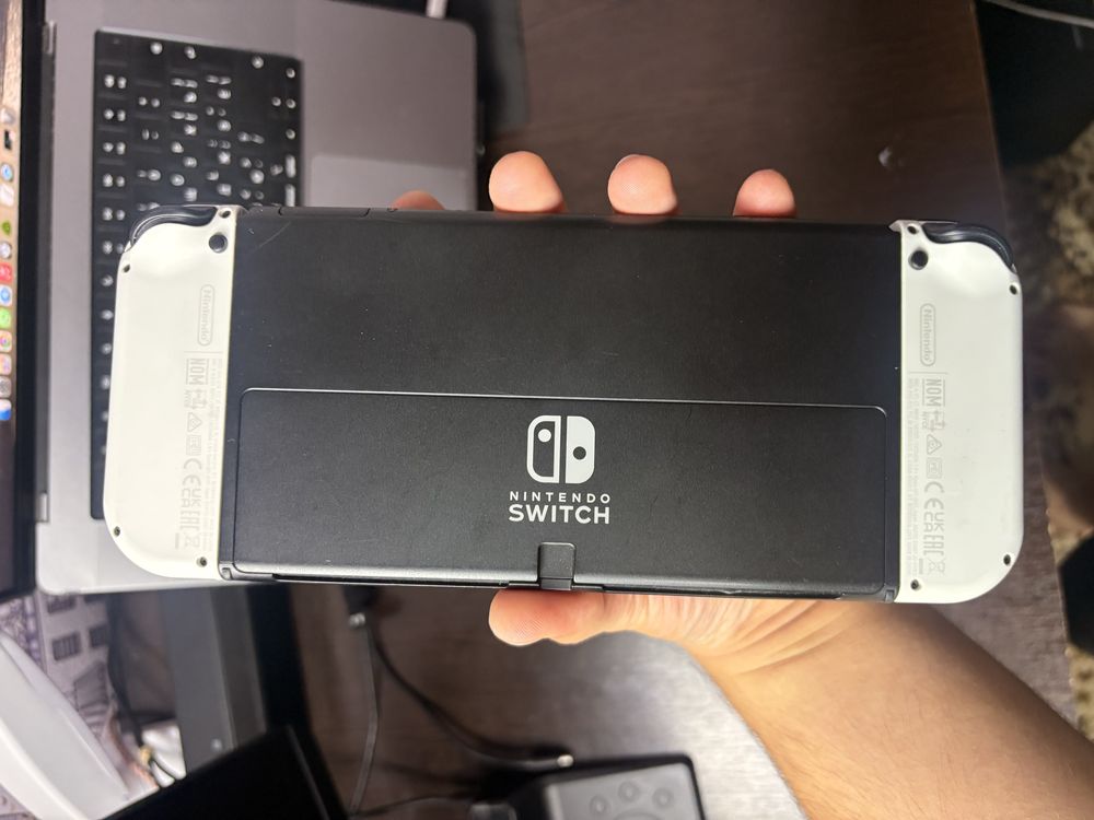 Nintendo Switch Oled (торг уместен)