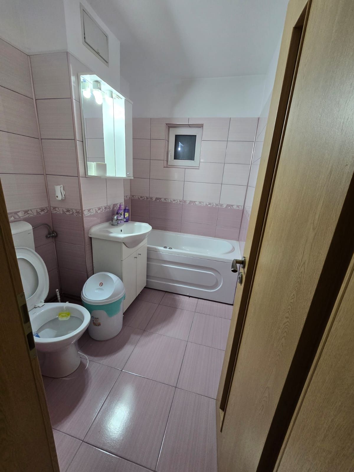 Inchiriez apartament cu 2 camere în Arad