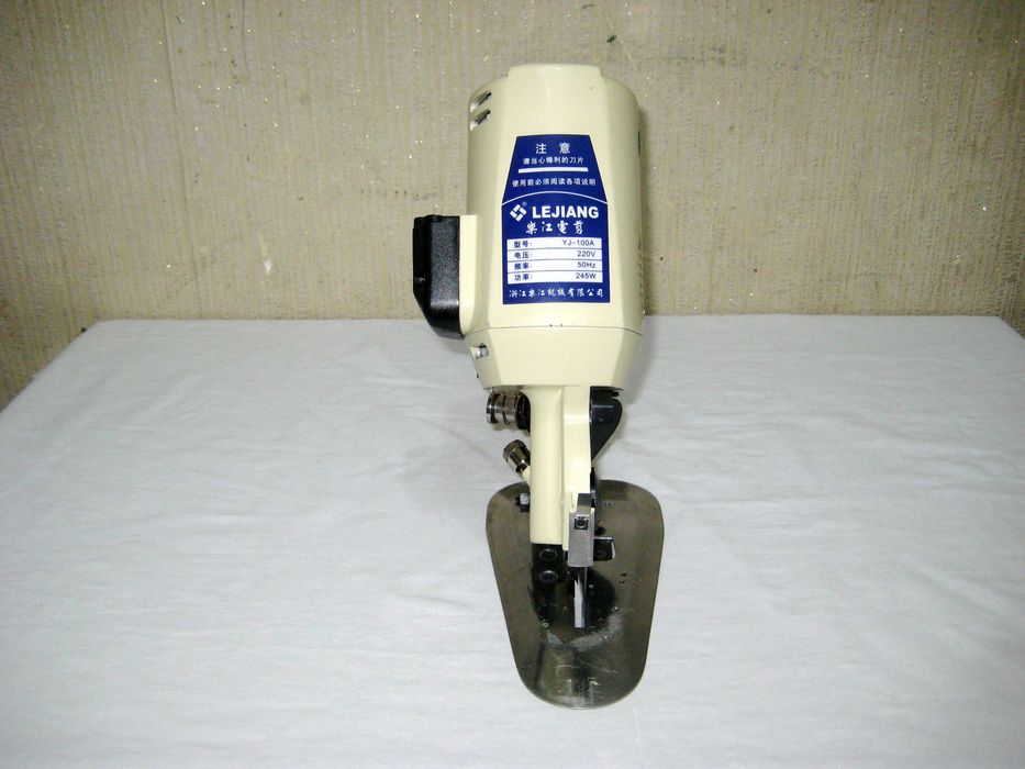 Раскройный нож дисковый LEJIANG 100мм для ткани почти новым состоянии!