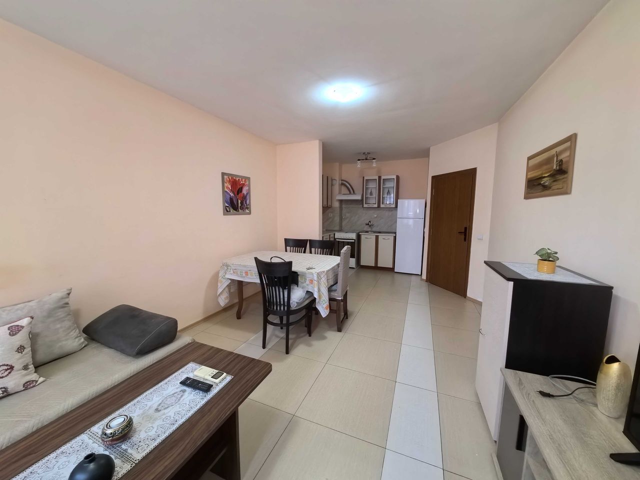 Дава се под наем Тристаен апартамент в Ямбол, Център - 80 кв.м за 280.5 € - Снимка #1