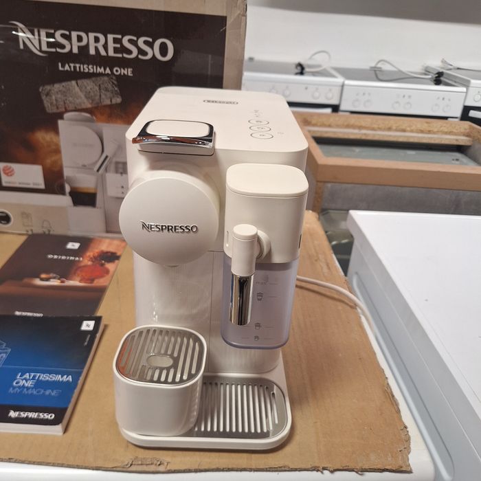 Кафе машина Nespresso Delonghi Lattissima One