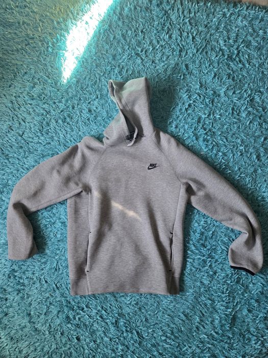 Сив суичър Nike – оригинален, отлично.S размер.

СЪСТояние