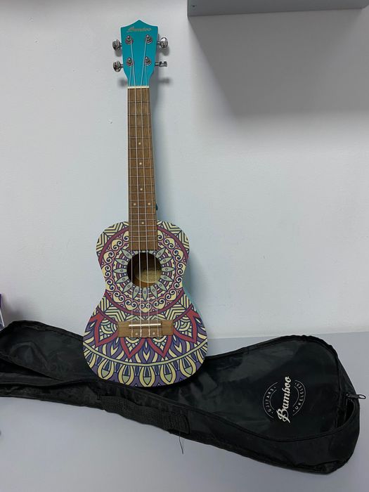 Vând Ukulele Bamboo