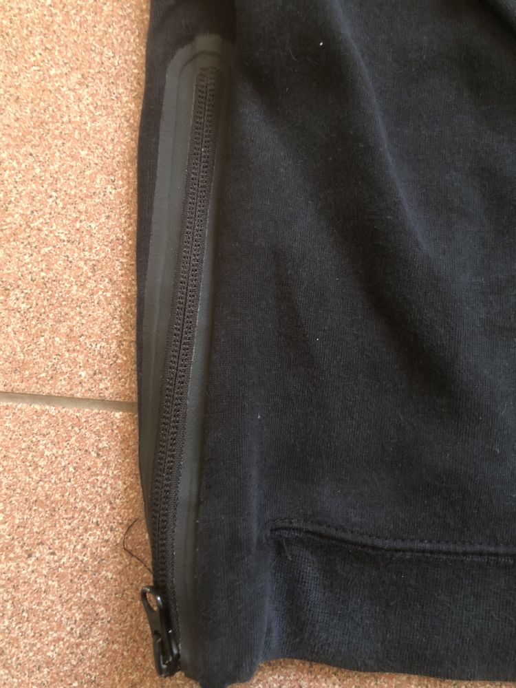 Nike tech fleece мъжко горнище анцуг размер отговаря на M / L