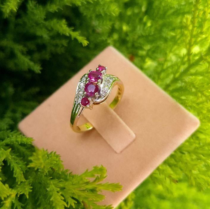 Inel din aur de 14K cu rubine si diamante naturale