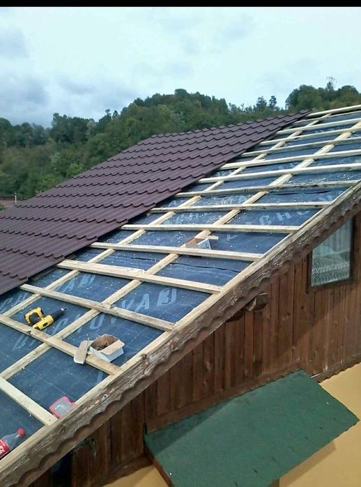 Executam orice tip de reparatie pentru acoperis si montam sisteme de a