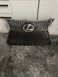 Grila lexus is f sport si emblema