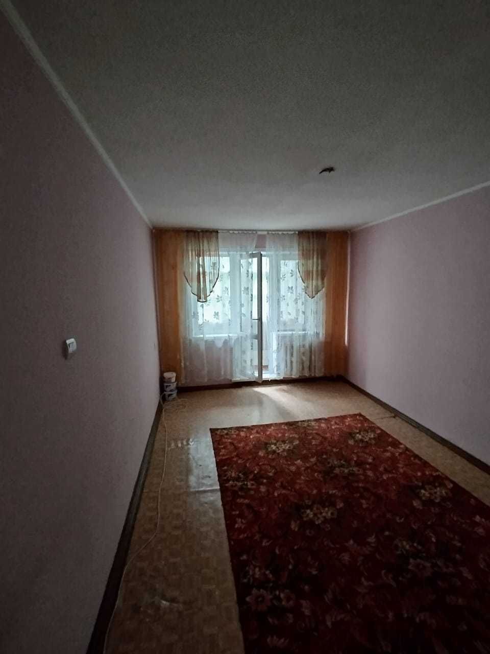 2 комн. кв. 2 этаж 7 микр.-он район кафе "Бейбут"