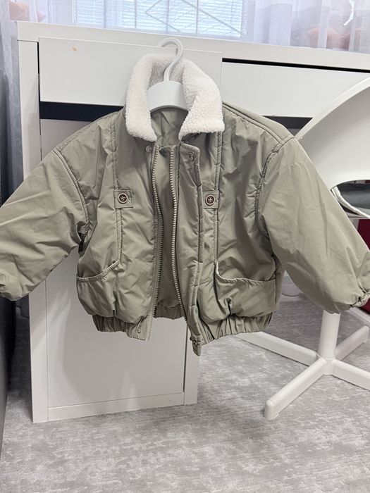 Продам куртку осень весна