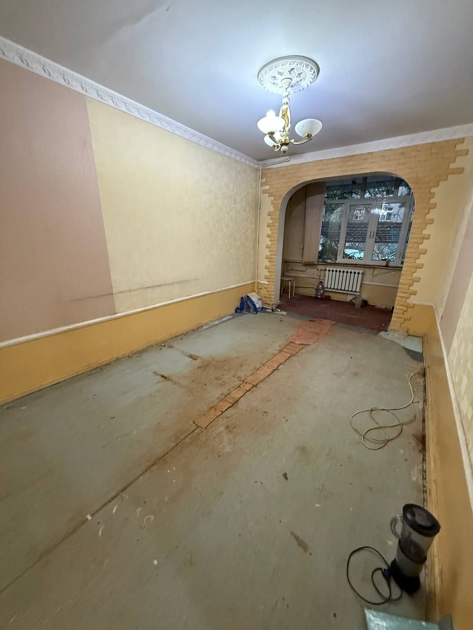 Продам чил 19 кв 2хона 3 хона килинган 1 этаж 4 этажлий дом