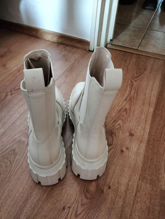 Ghete Stradivarius 41 și 42